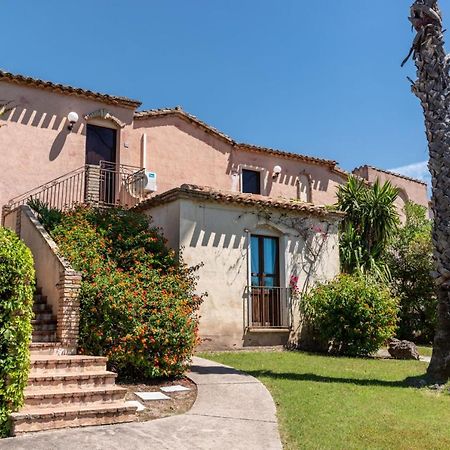 Apartments In Residence With Swimming Pool In Santa Margherita Di Pula, 250 Meters From The Sea Extérieur photo