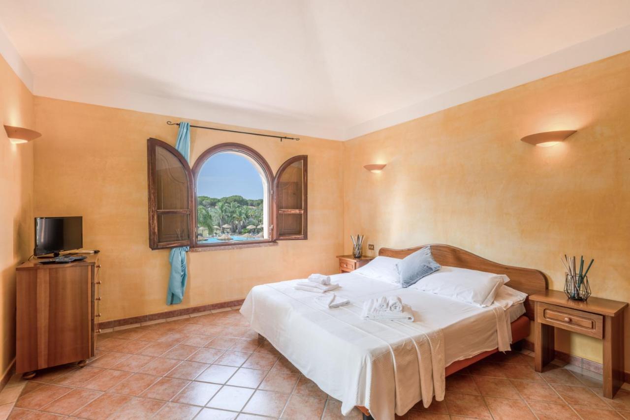 Apartments In Residence With Swimming Pool In Santa Margherita Di Pula, 250 Meters From The Sea Extérieur photo