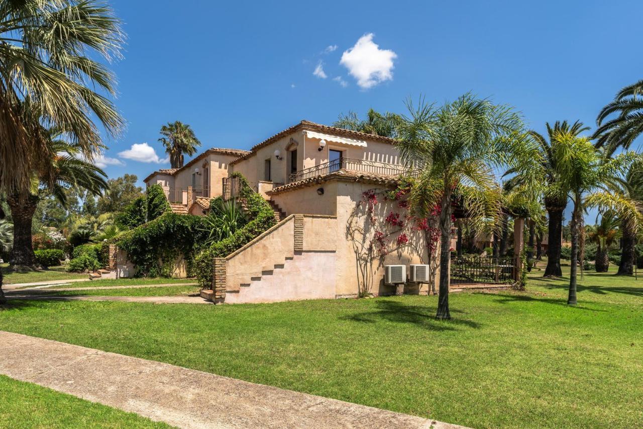 Apartments In Residence With Swimming Pool In Santa Margherita Di Pula, 250 Meters From The Sea Extérieur photo