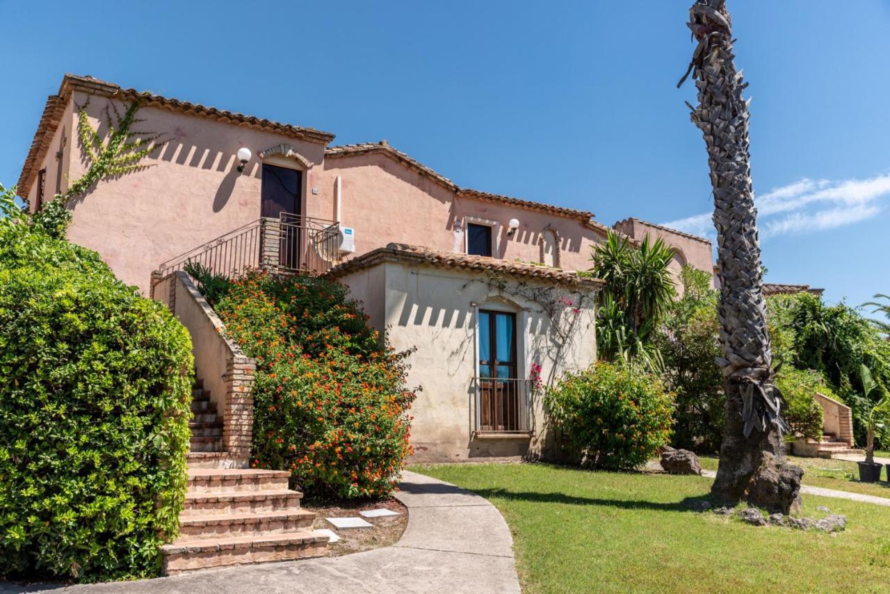 Apartments In Residence With Swimming Pool In Santa Margherita Di Pula, 250 Meters From The Sea Extérieur photo